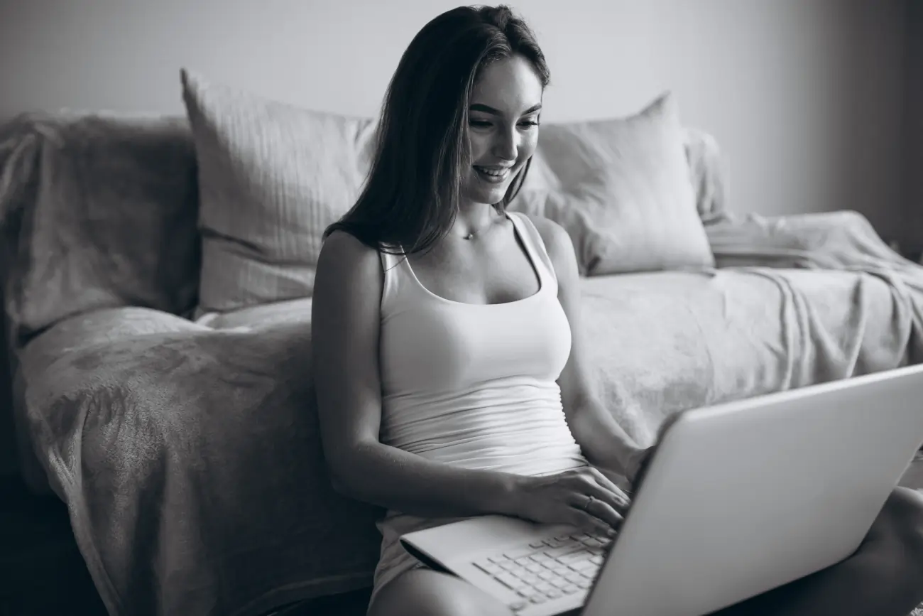 Online sex coach for women and couples providing virtual intimacy and tantra coaching support